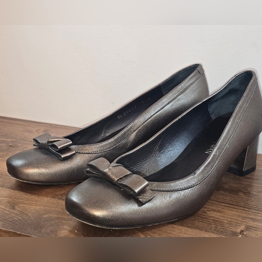 Stuart Weiztman Gold Metallic Block Heel Pumps Women's Size 9M - Picture 3 of 11
